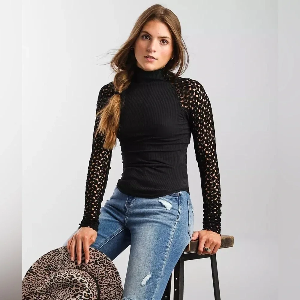 Free People Clemente Rib Knit Top‎ with Crochet Sleeves Size Small